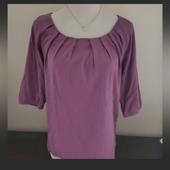 Beautiful Pleated Neck 3/4 Sleeve Top - Picture 1 of 8